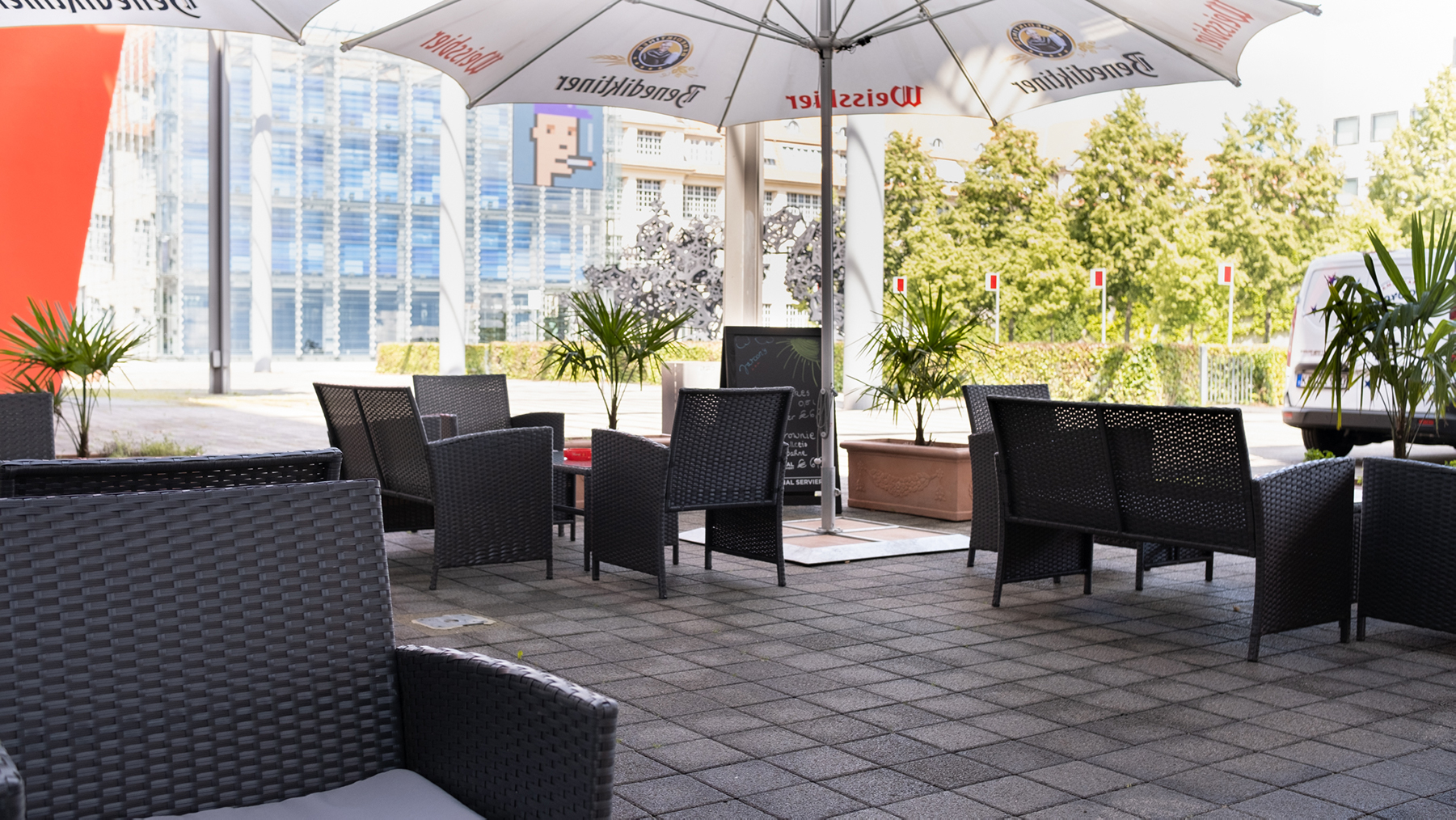 Entspannt draußen sitzen